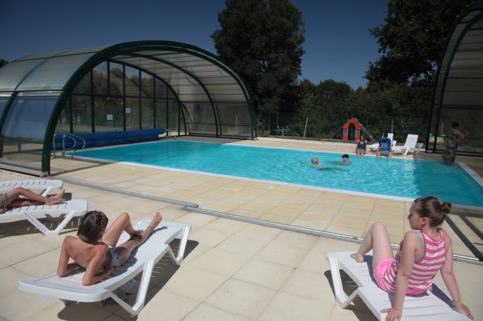 Camping avec piscine chauffée couverte