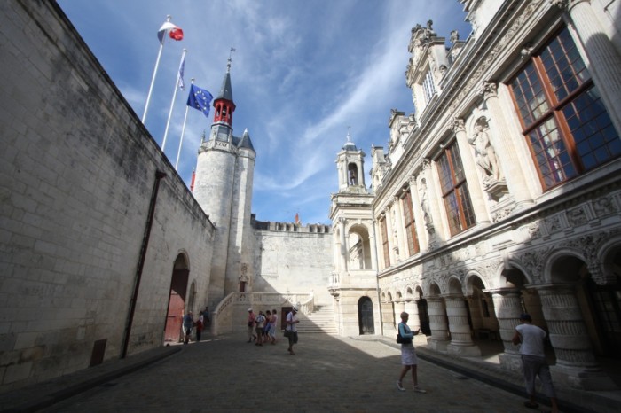 Hotel de ville de la Rochelle cour intérieure