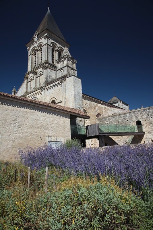 Abbaye de Nieul sur l'Autise, l'église