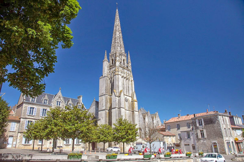 Eglise Notre Dame camping à proximité de Fontenay le Comte 